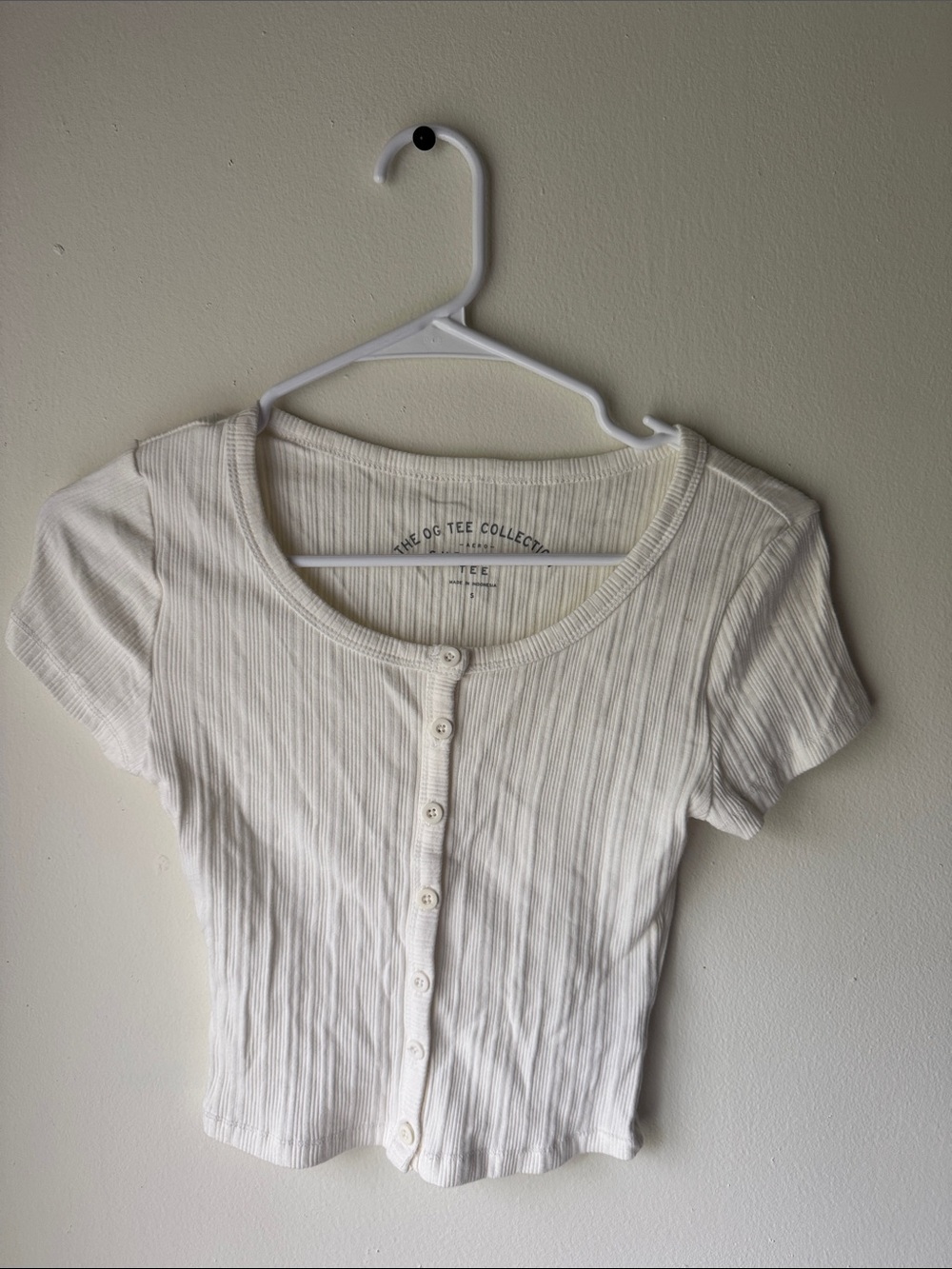 Aeropostale Cream Ribbed Button-Front Crop Tee